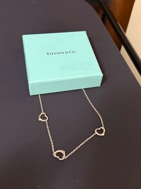 ELSA PERETTI
Tiffany & Co. Sterling Silver Three Open Heart

NO INCLUSION!